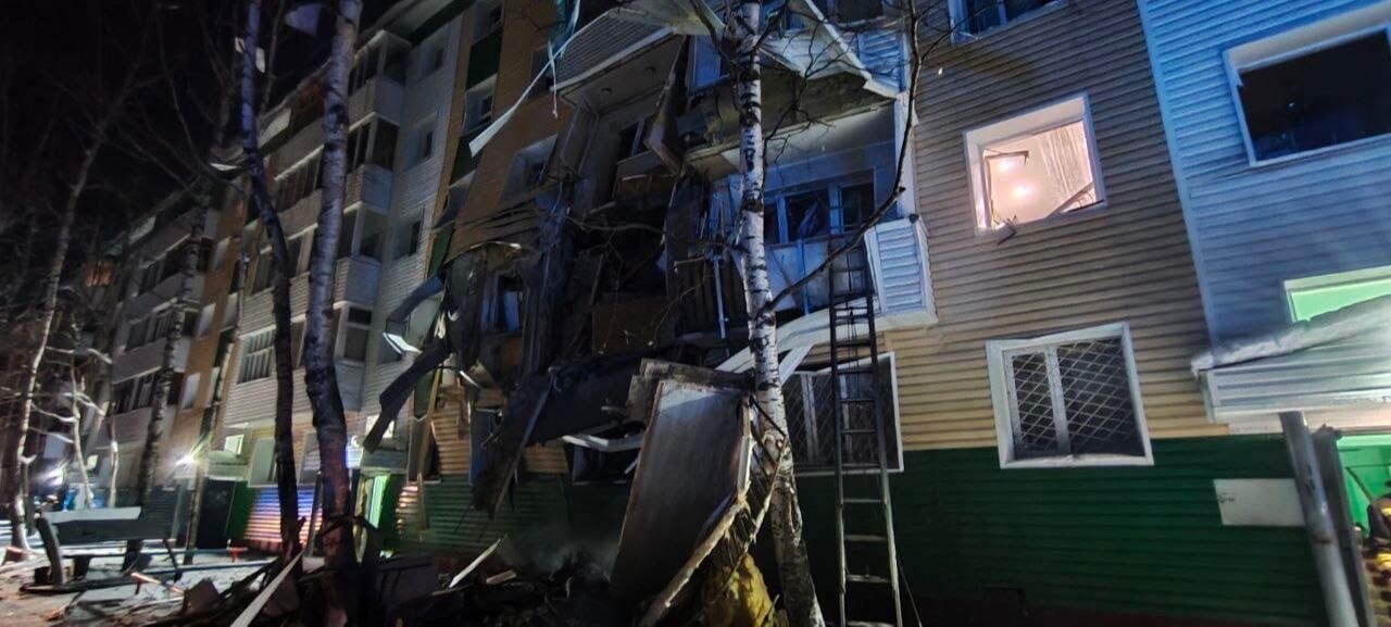Число жертв взрыва газа в доме в Нижневартовске возросло до шести человек