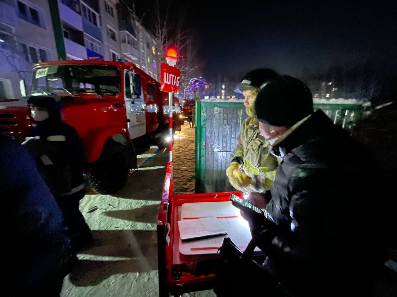 Режим ЧС введен в Нижневартовске после взрыва в пятиэтажке