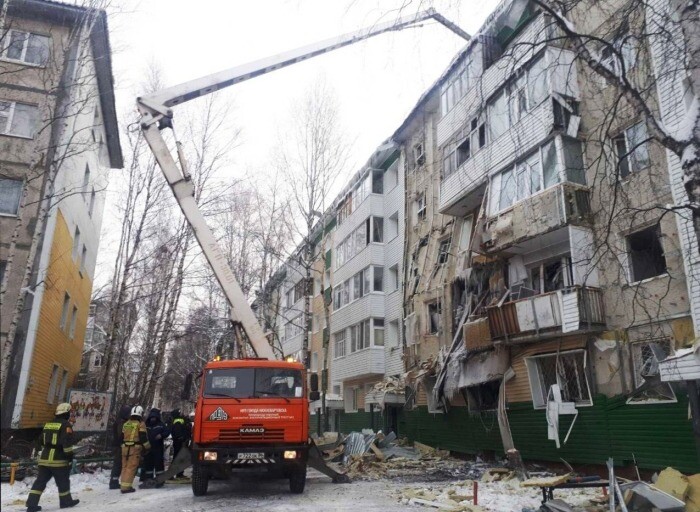 Обрушившийся в Нижневартовске дом обесточен, в соседних домах электросети не повреждены