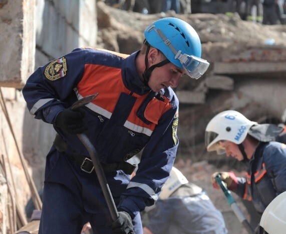 Спасатели обнаружили тело при разборе завалов дома в Нижневартовске