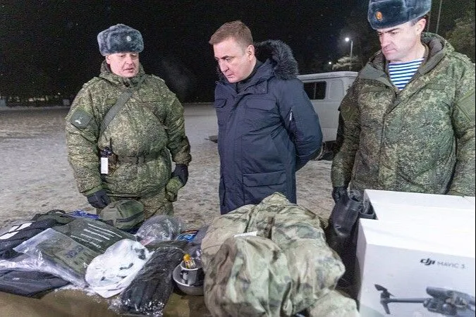 Тульский губернатор передал мобилизованным технику и снаряжение