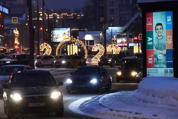 Власти Москвы прогнозируют пик загруженности дорог в третьей декаде декабря