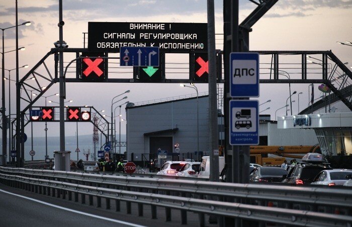 Движение автомобилей по Крымскому мосту приостановят в понедельник из-за ремонта - Минтранс РФ