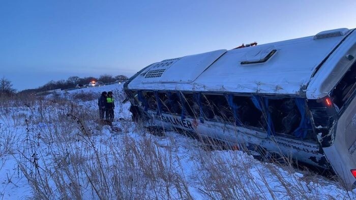 Число погибших в аварии с автобусом в Хабаровском крае увеличилось до семи человек - власти
