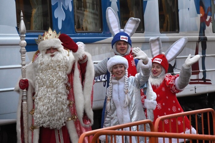 Спрос на Деда Мороза и Снегурочку значительно вырос в Петербурге