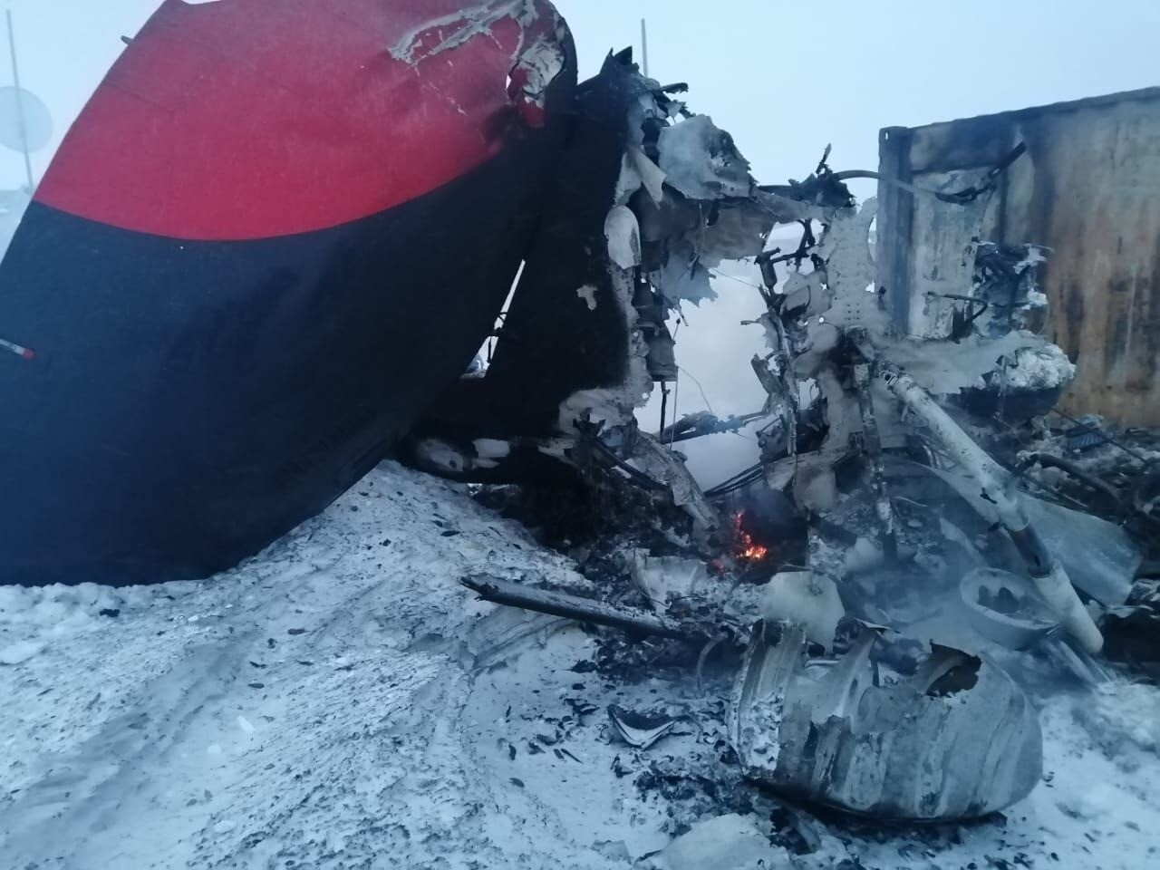 Вертолет с продуктами разбился в Магаданской области, пострадал один человек