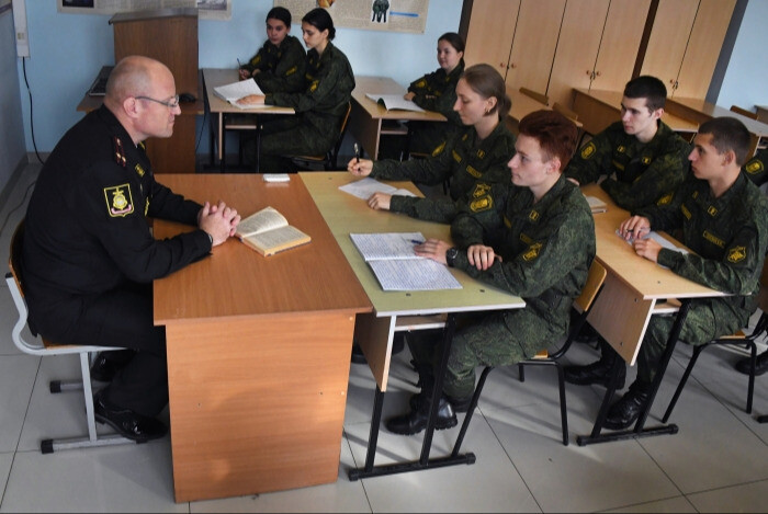 Военную подготовку включат в программы российских вузов