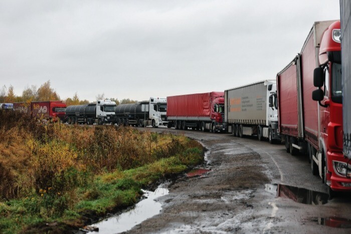 Очередь грузовиков на границе Калининградской области и Литвы сократилась втрое, но еще далека до норматива - таможня РФ