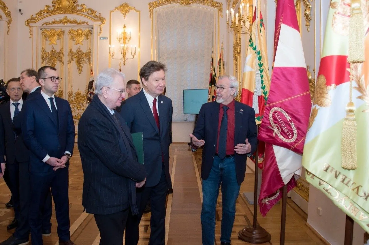 Знамена лейб-гвардии Преображенского полка передали в Эрмитаж