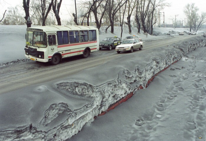 Роспотребнадзор проверяет информацию о выпавшем под Иркутском сером снеге