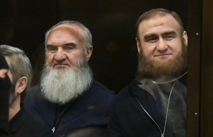 Экс-сенатора Арашукова и его отца приговорили к пожизненному заключению