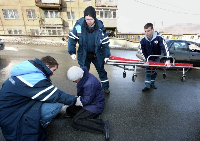 Около 100 человек поступили в больницу им. Семашко в Петербурге с переломами на гололеде за декабрь
