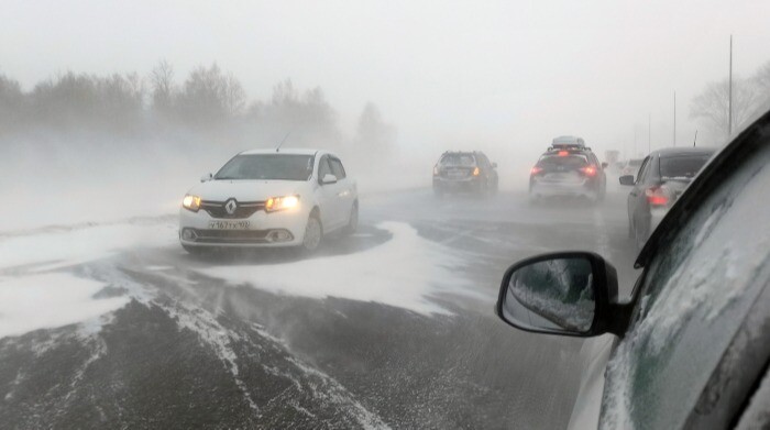 Возобновлено движение транспорта на оренбургских трассах, перекрытых из-за метели