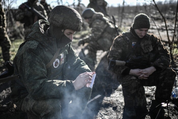 Российская армия соблюдает режим прекращения огня, Киев ведет обстрелы - Минобороны РФ
