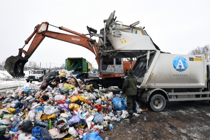 Аномальные морозы стали причиной несвоевременного вывоза мусора в Оренбурге