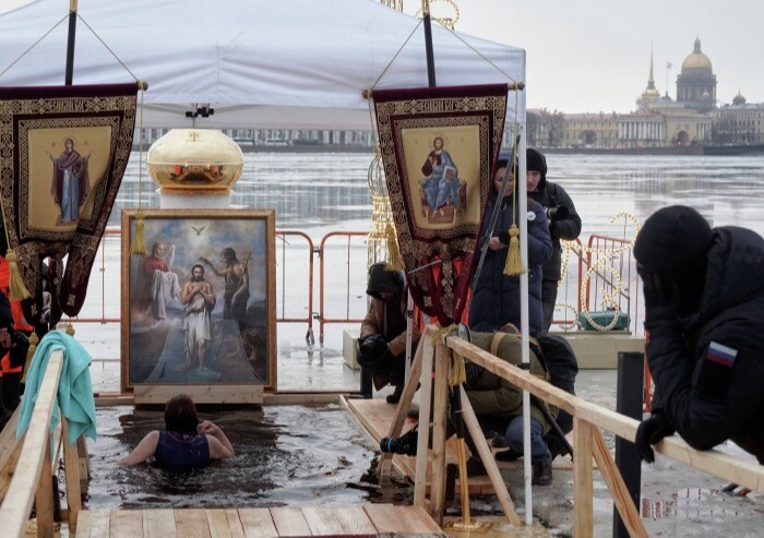 Почти 30 тыс. человек стали участниками крещенских купаний в Петербурге