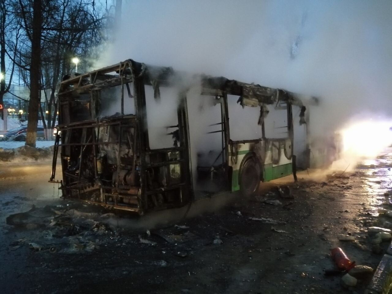 Пассажирский автобус сгорел во Владимире, пострадавших нет