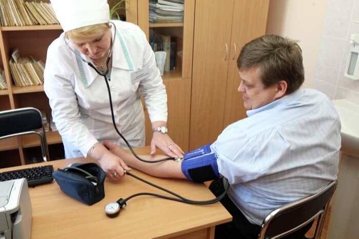 Около 150 специалистов направят в районы Якутии в 2023 году по программе "Земский доктор"