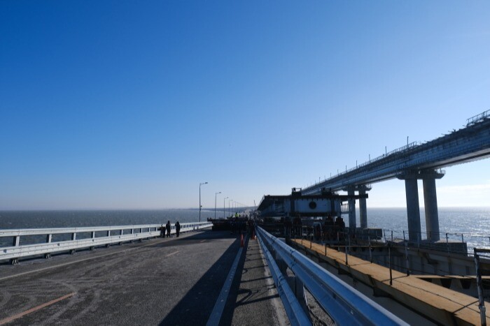 Движение автотранспорта по Крымскому мосту восстановлено после ремонта быстрее запланированного срока - Минтранс