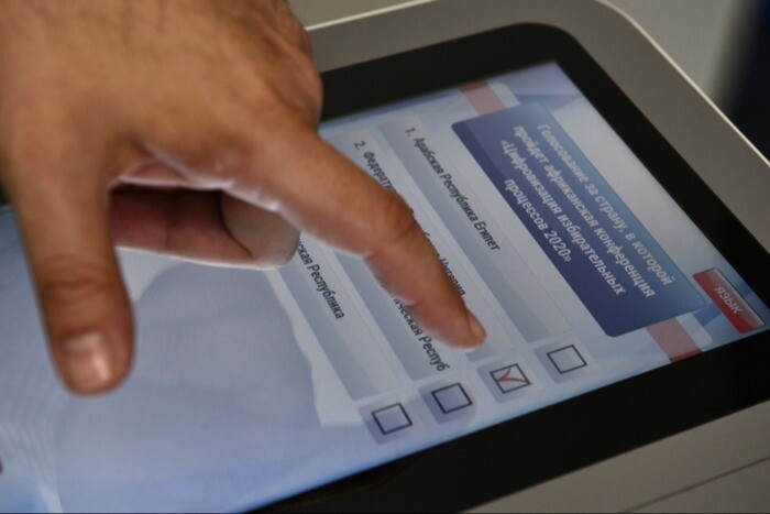 В Москве разрабатывают терминал для электронного голосования - замглавы ЦИК РФ