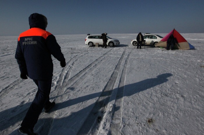 Около 20 рыбаков спасены с оторванных льдин в море на юге Сахалина