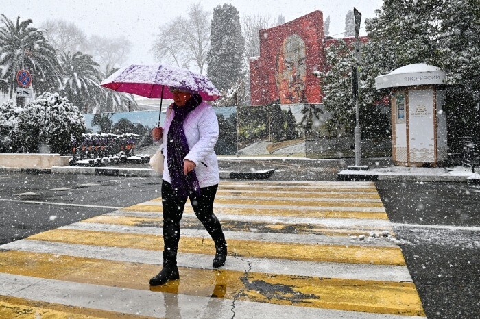 Снегопад в Сочи разрушил шесть водоводов, стал причиной нарушения работы гортранспорта