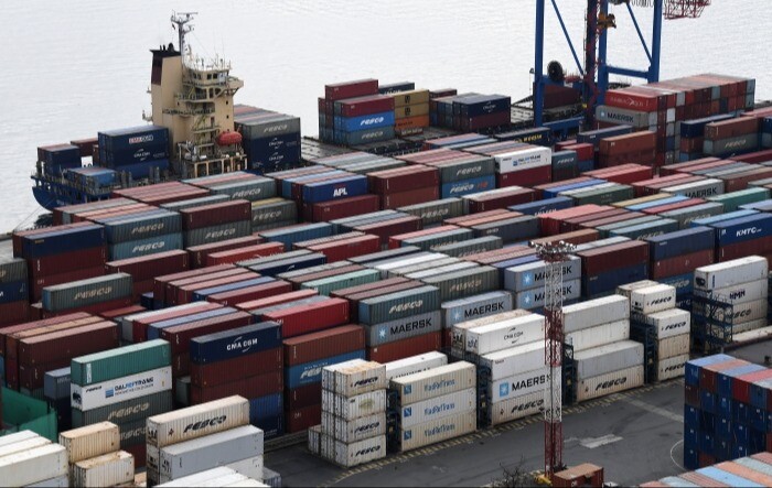 Оператор линии калининградского морского транзита запускает доставку легковых автомобилей в контейнерах