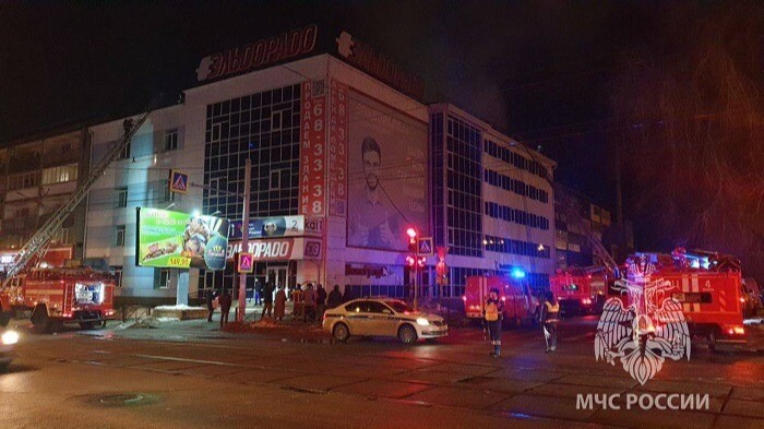 Административное здание загорелось в Иркутске, проводится эвакуация