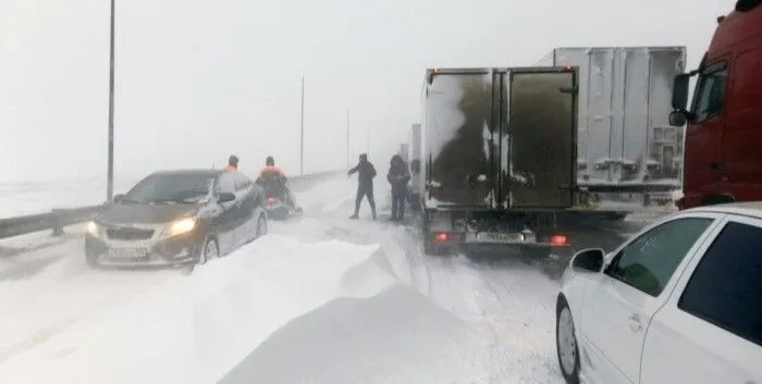 Неблагоприятная дорожная обстановка из-за снегопада сохранится на трассе М-5 в Челябинской области до понедельника - управление дорогами
