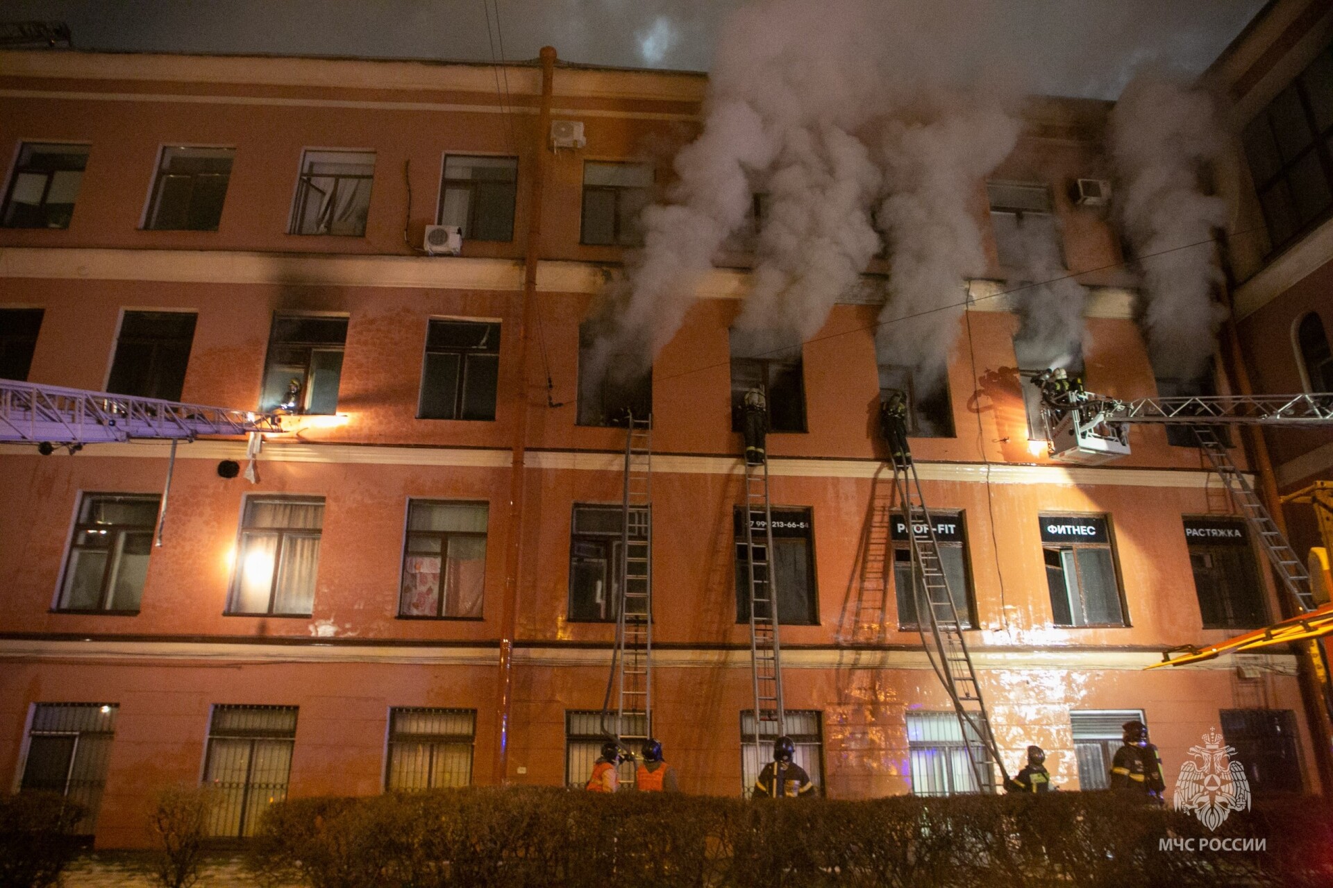 Уголовное дело возбуждено после пожара в петербургском бизнес-центре