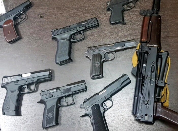 ФСБ пресекла деятельность незаконных "оружейников" в 34 регионах