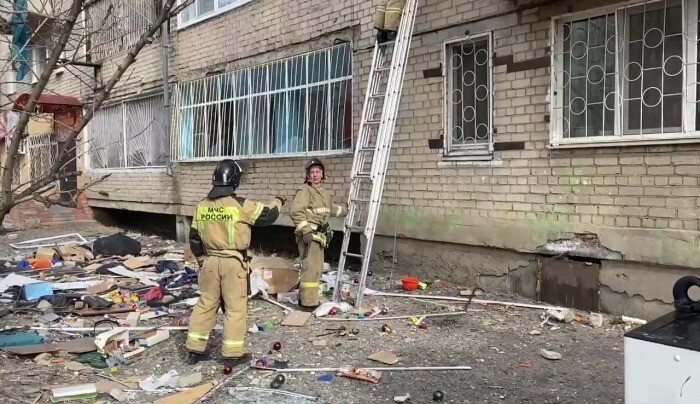 Под завалами дома после взрыва газа в пригороде Читы остаются люди - МЧС