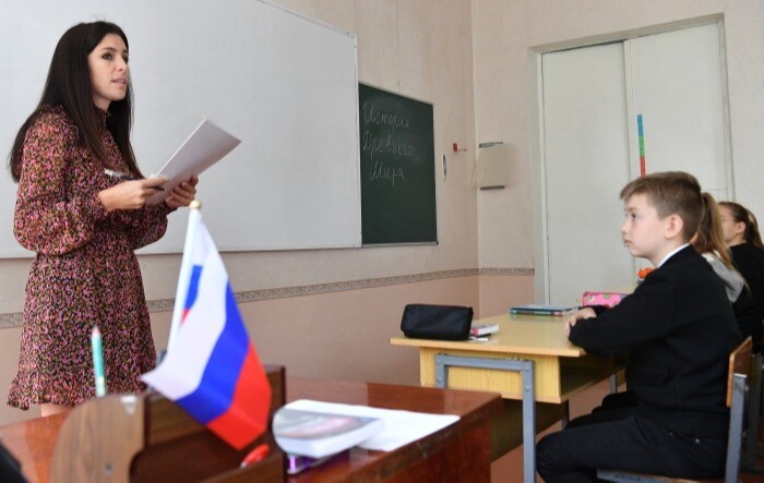 Оклады молодым педагогам в Омской области увеличили в два раза - губернатор