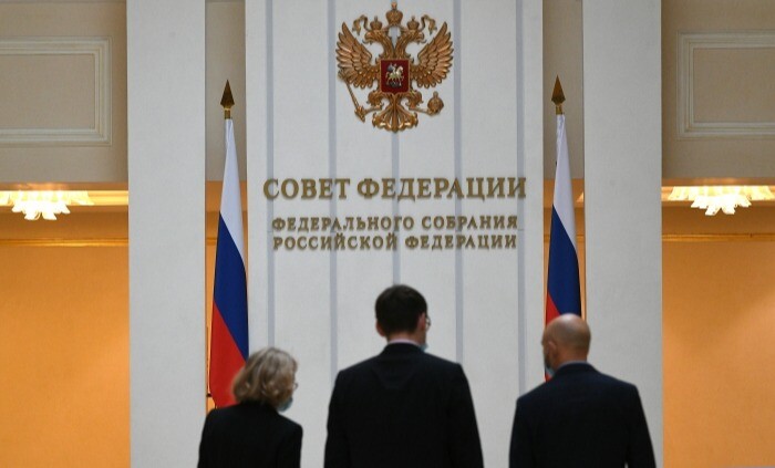 Сенаторы одобрили законы о наказании за дискредитацию добровольческих формирований, содействующих ВС РФ
