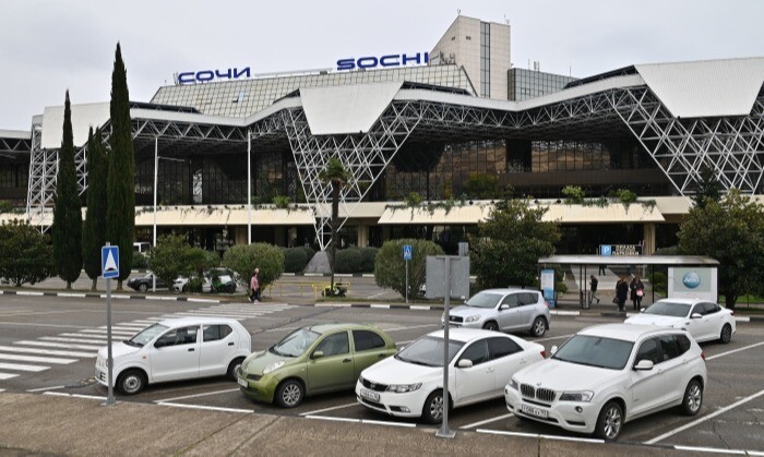 Аэропорт Сочи в воскресенье выполнил 123 рейса после их массовой отмены из-за непогоды