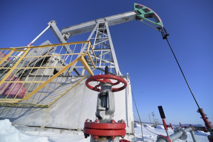Новак: решение о сокращении нефтедобычи в размере 500 тыс. б/с будет действовать до июня 2023