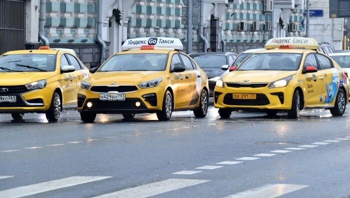 Собянин: свыше 220 млн руб. выделят на обновление автопарка такси в Москве