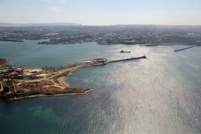 Движение морского транспорта на рейде Севастопольской бухты восстановлено