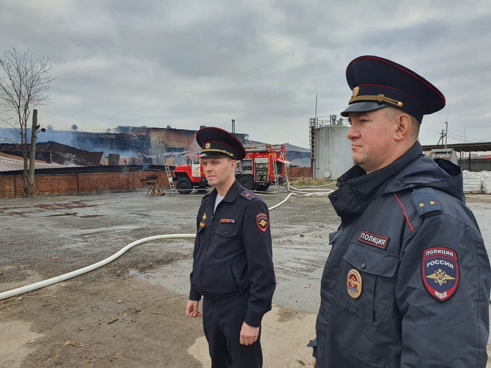 Движение возобновлено на участке дороги в Ростовской области после пожара на складе целлюлозы