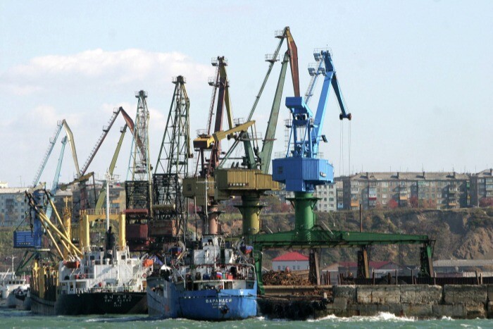 Морспасслужба подготовила предупреждения об опасных для судоходства затонувших кораблях в акватории сахалинского порта Корсаков