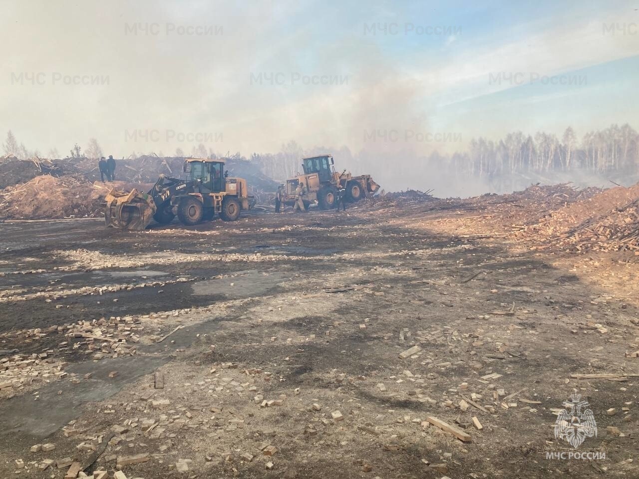 Превышение загрязняющих веществ зафиксировано на месте горящей пилорамы в Красноярском крае - власти