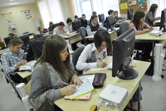 Воронежским многодетным семьям возместят половину затрат на обучение детей в колледжах и техникумах
