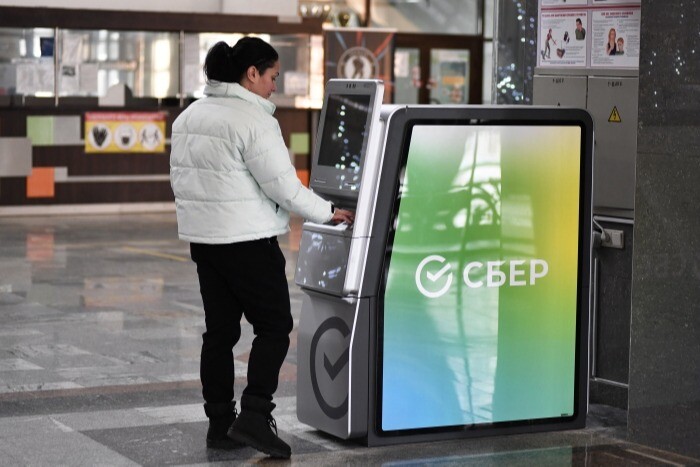 Сбербанк поставит в Крым более 40 банкоматов к туристическому сезону