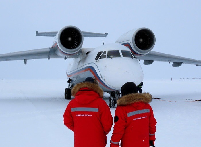 Первая смена экспедиционного состава дрейфующей станции "Северный полюс-41" завершилась в Арктике