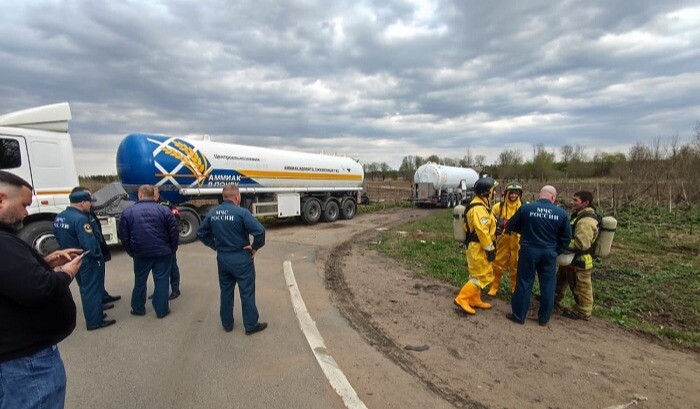 Утечка аммиака из цистерны произошла на трассе в Ленинградской области