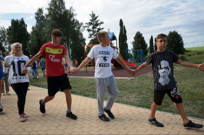 Дети из семей свердловских погорельцев получат бесплатные путевки в летние лагеря