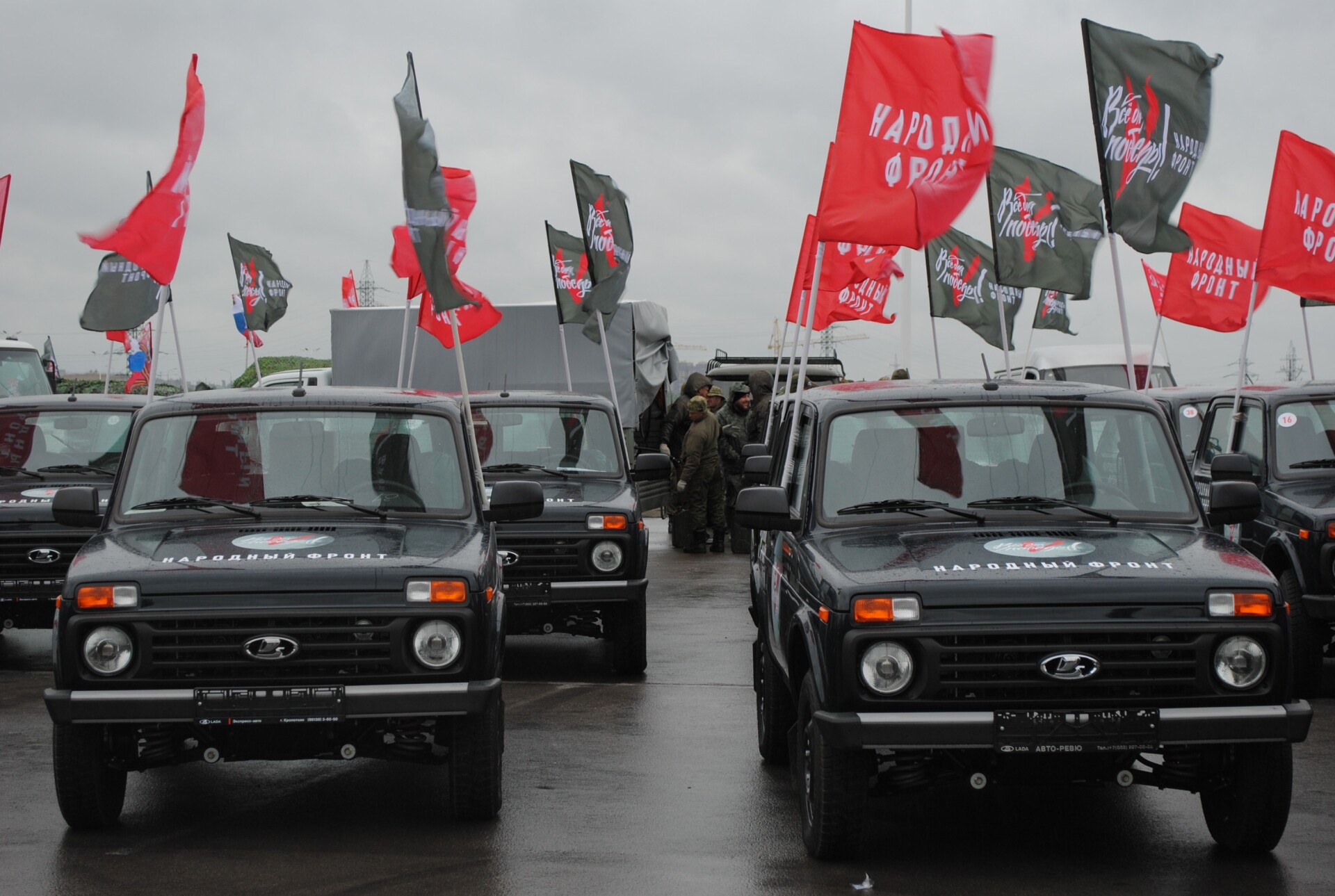 Церемония передачи более 300 автомобилей для частей в зоне СВО прошла в Ростове-на-Дону