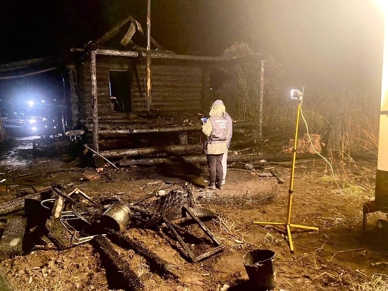 В поджоге дома, из-за которого погибли двое детей в Удмуртии, подозревается их отец