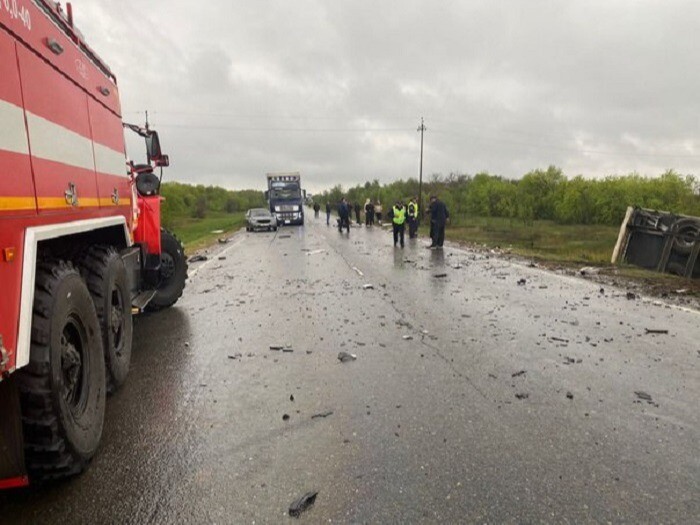 Пять человек погибли при столкновении легковушки c большегрузом в Самарской области
