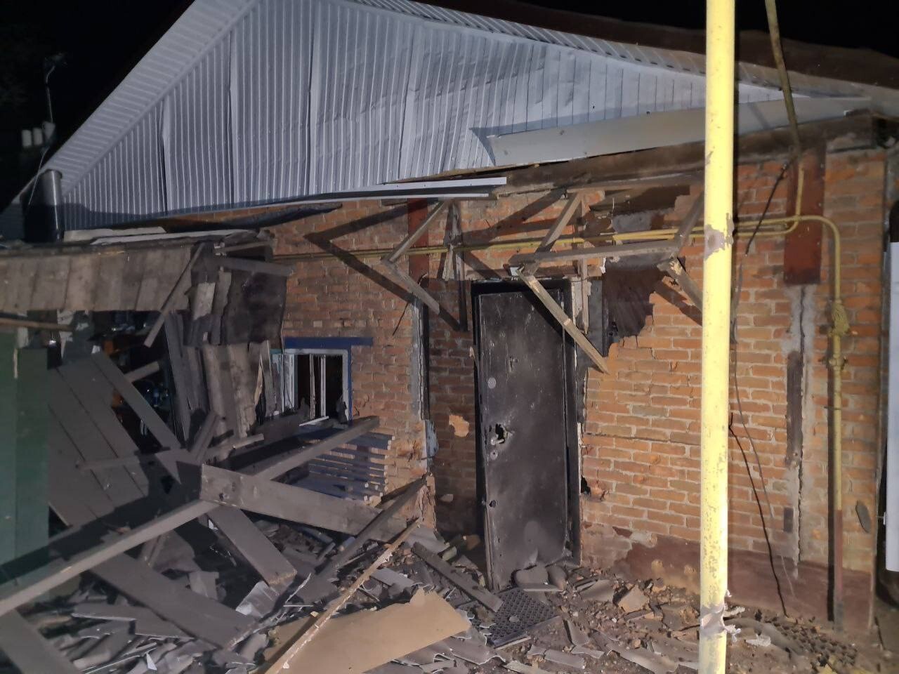 Артиллерийский снаряд ВСУ упал во дворе частного дома в белгородском селе Муром, пострадавших нет - губернатор